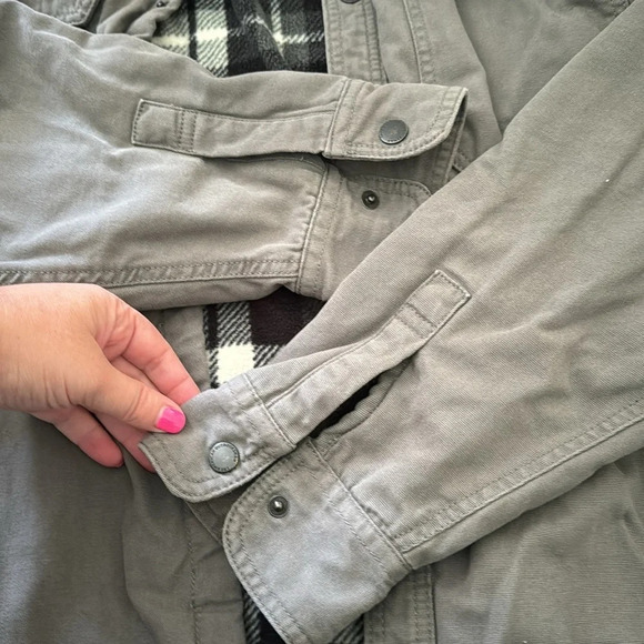 The American Outdoorsman Fleece Lined Cargo Button Up Jacket Size Large - Picture 4 of 7